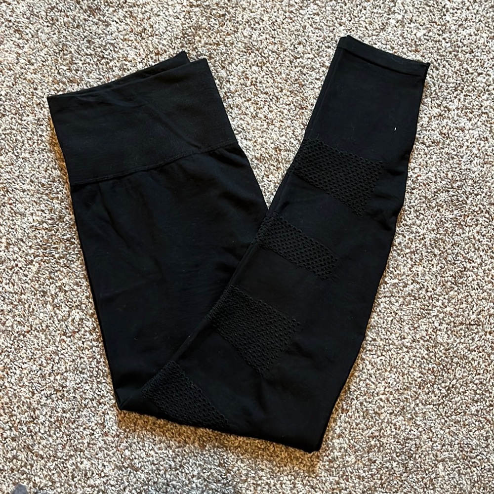 Leggings with cutouts